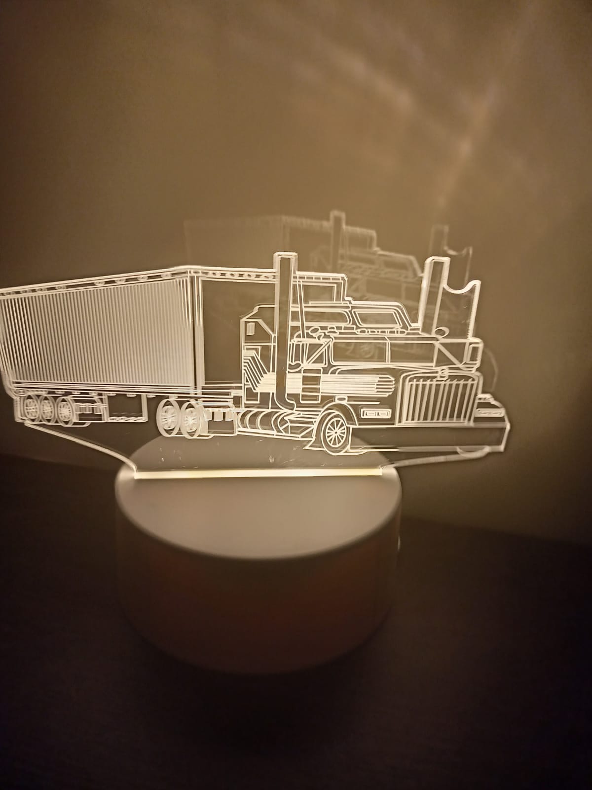 Luminária Abajur Caminhao Carreta Carga Acrílico Led 3d Mesa Quarto Namorado Luz Presente Pai Filho Avo Ilusão Optica