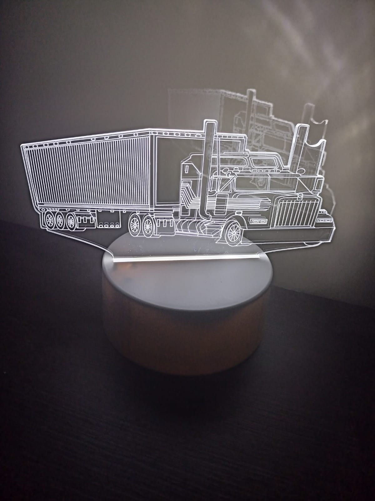 Luminária Abajur Caminhao Carreta Carga Acrílico Led 3d Mesa Quarto Namorado Luz Presente Pai Filho Avo Ilusão Optica