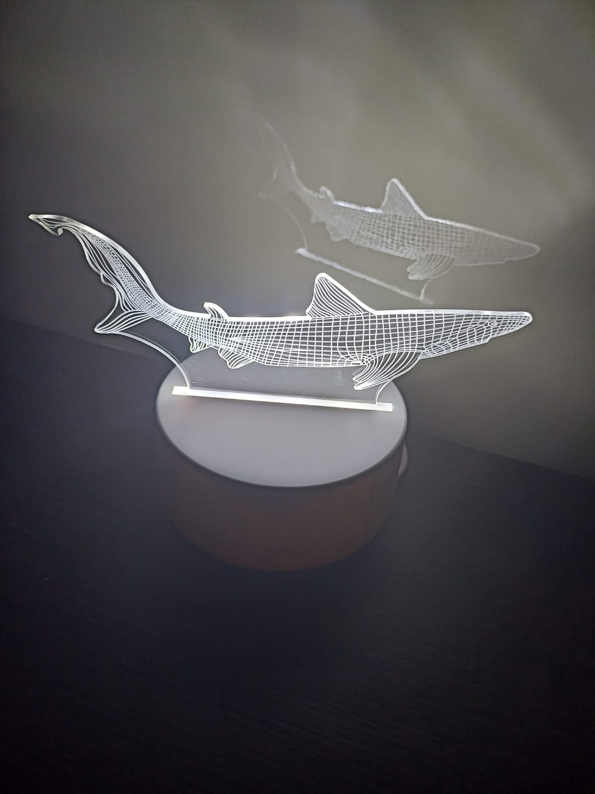 Luminária Abajur Tubarão Acrílico Led 3d Mesa Quarto Namorado Luz Presente Mãe Pai Filho Avo Namorada Ilusão Optica