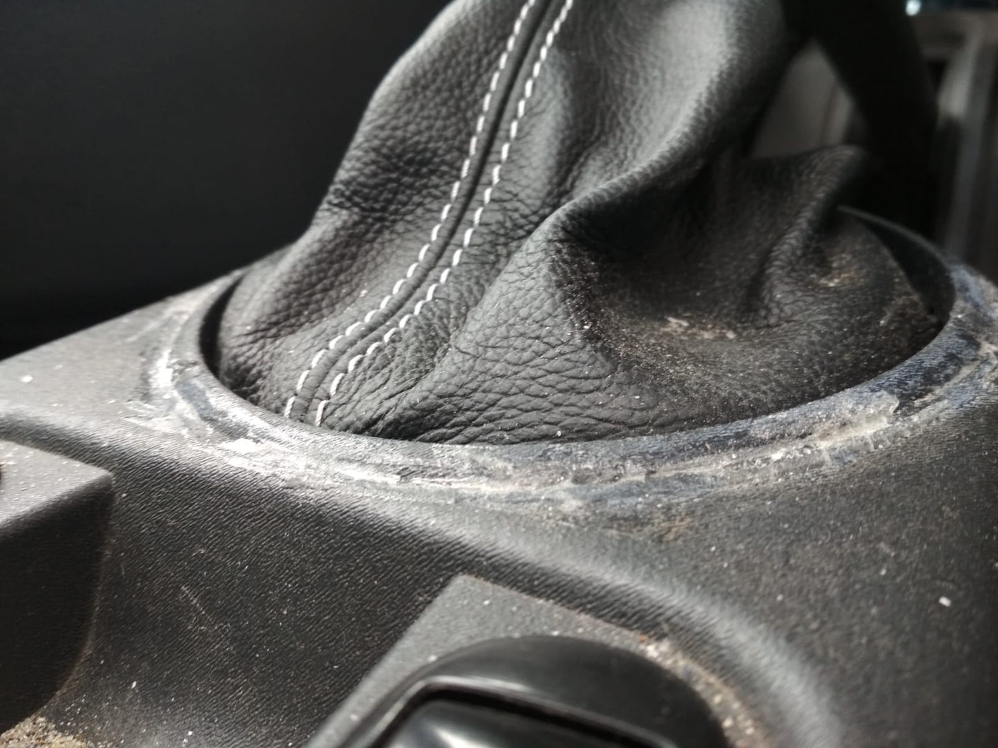 Aro Moldura Acabamento Coifa Marcha Citroen C3 Preto Modulo