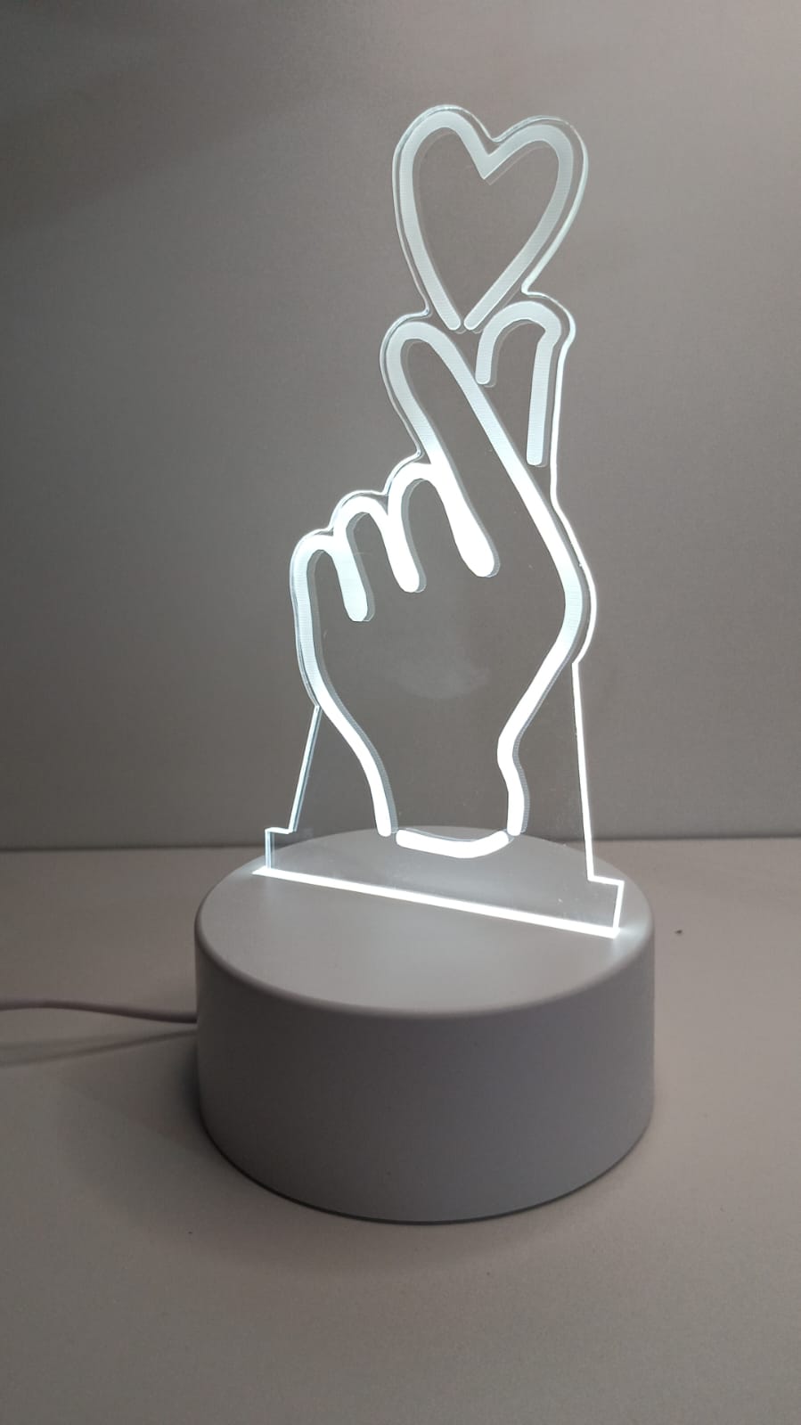 Luminária Abajur Mão Coração Sorte Display Acrílico Led 3d Mesa Quarto Namorado Luz Presente Mãe Pai Filho Avo Namorada