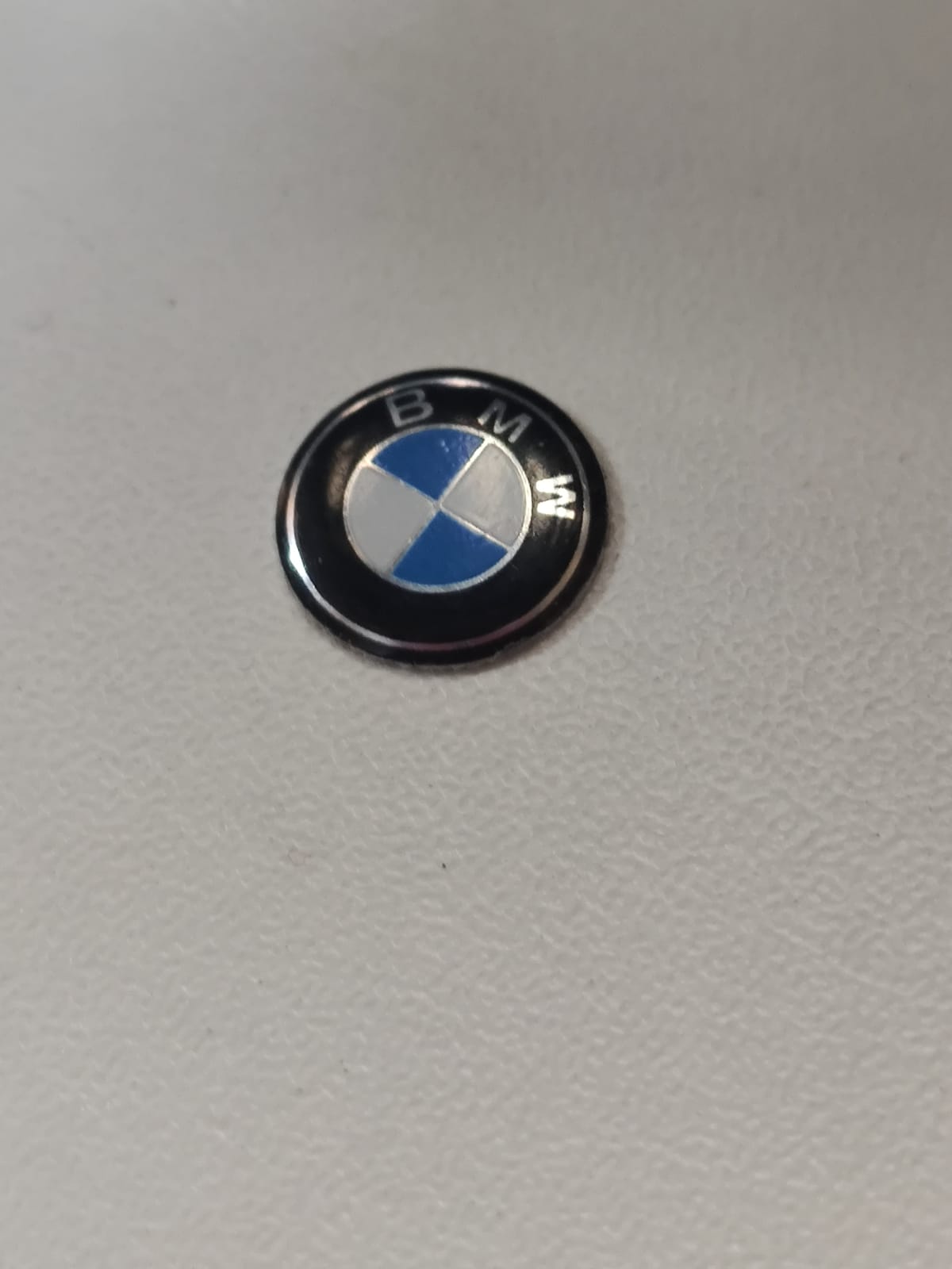 Emblema Logo Adesibo Da Chave Bm 318i 316i 320i 325i 328i 330i 335i X1 X3 X4 X5 X6 118i 120i 130i 2008 2009 é 2018 11mm