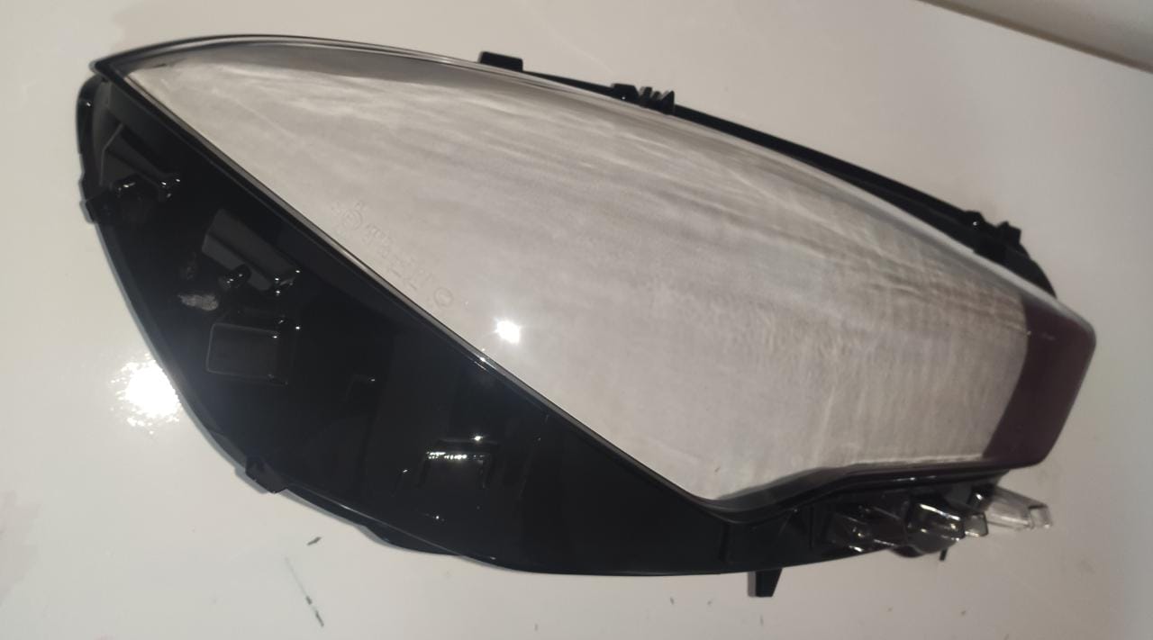 Lente do Farol Dianteiro Direito Mercedes CLA180 CLA200 2020 2021 2022 Passageiro